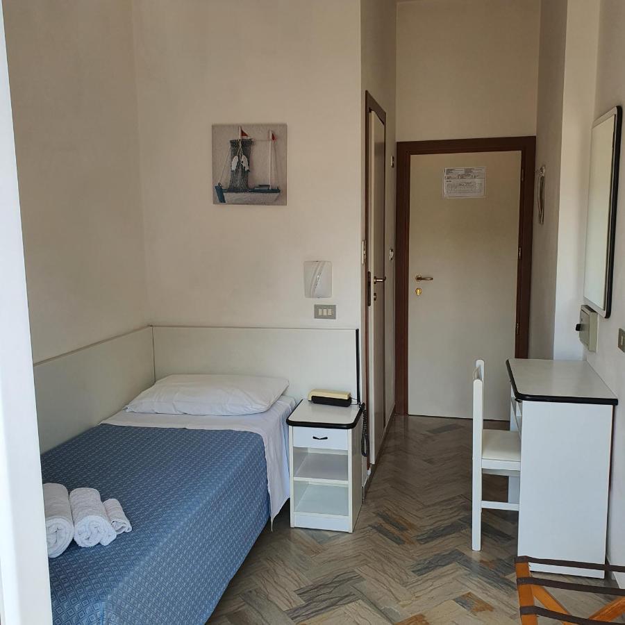 Hotel Tre Assi Rimini Exterior photo