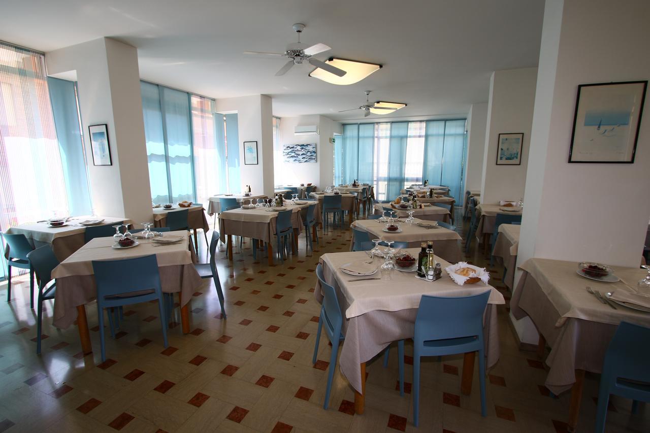 Hotel Tre Assi Rimini Exterior photo