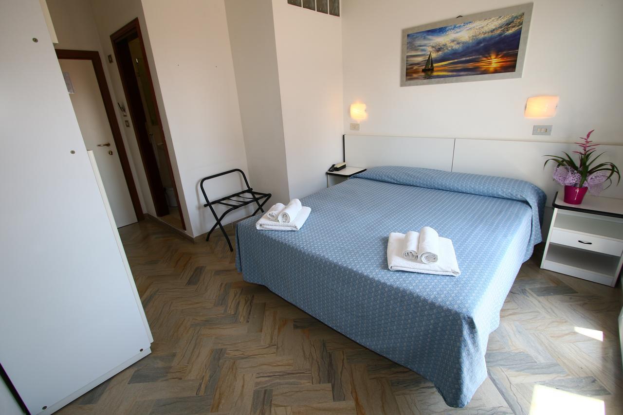 Hotel Tre Assi Rimini Exterior photo